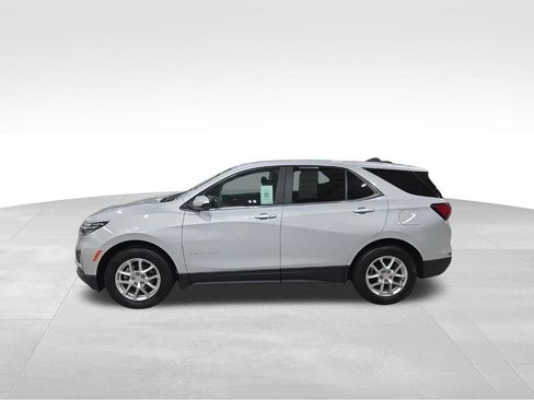 Used 2022 Chevrolet Equinox LT image 2
