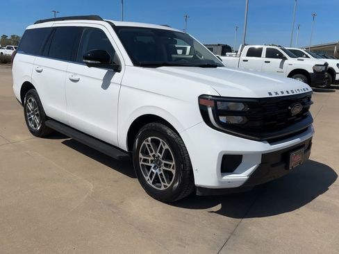 Used 2025 Ford Expedition Active image 3