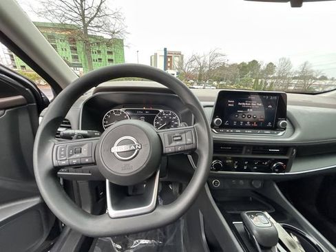 Used 2023 Nissan Rogue S image 29