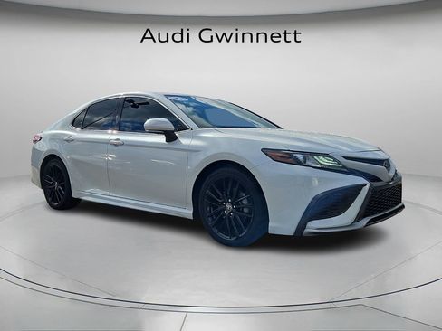 Used 2022 Toyota Camry XSE image 9