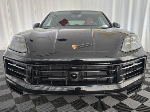 Certified 2025 Porsche Cayenne Coupe image 10