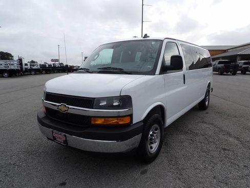 Used 2025 Chevrolet Express 3500 LT w/ LT Preferred Equipment Group RWD image 63