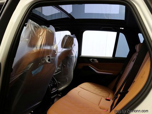 Used 2026 BMW X5 xDrive50e w/ M Sport Package image 14