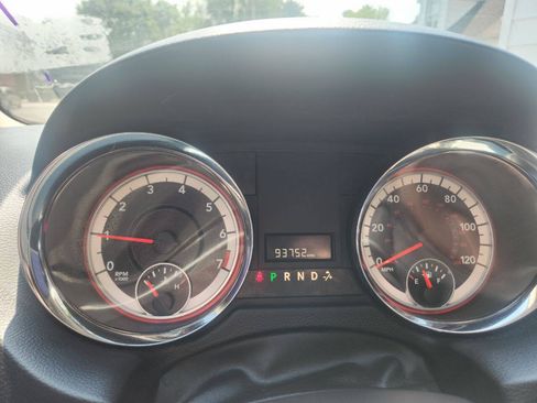 Used 2016 Dodge Grand Caravan SXT FWD image 10