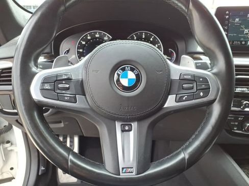 Used 2018 BMW M550i xDrive image 25