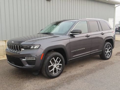 Used 2023 Jeep Grand Cherokee Limited AWD/4WD image 9