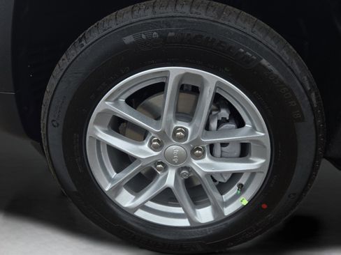 New 2025 Jeep Grand Cherokee Laredo image 27