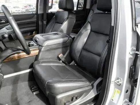 Used 2019 Chevrolet Suburban LT image 44