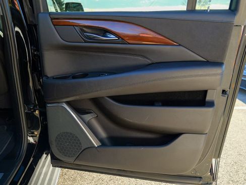 Used 2020 Cadillac Escalade ESV Luxury image 29