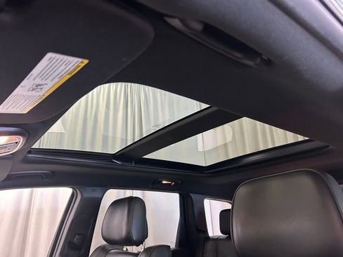 Used 2015 Jeep Grand Cherokee Overland AWD/4WD image 20