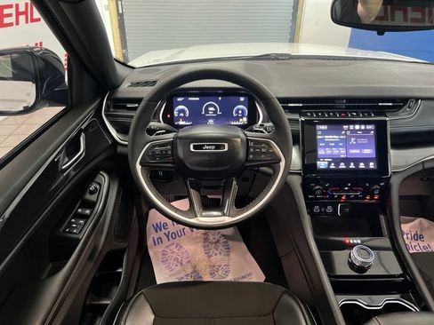 Used 2023 Jeep Grand Cherokee Altitude AWD/4WD image 33