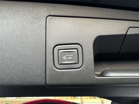 Certified 2024 Cadillac XT5 Luxury w/ LPO, Floor Liner Package image 29