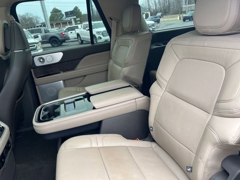 Used 2022 Lincoln Navigator Reserve image 9