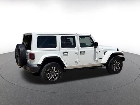 Used 2025 Jeep Wrangler Unlimited Sahara AWD/4WD image 15
