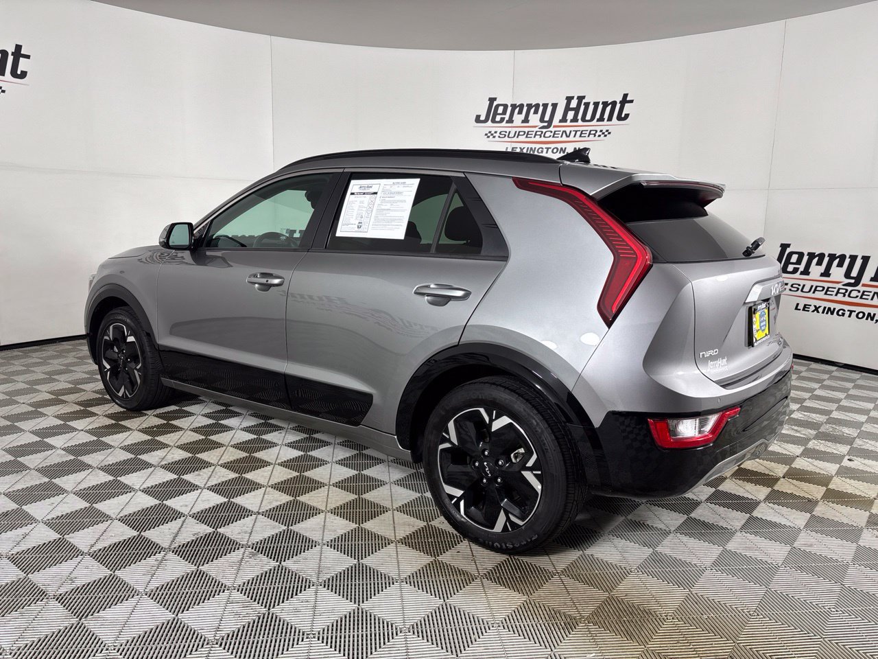 Used 2023 Kia Niro Wind w/ Wind Preserve Package FWD image 6