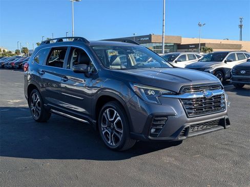 Used 2023 Subaru Ascent Limited image 3