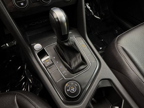 Used 2020 Volkswagen Tiguan SE w/ Panoramic Sunroof Package image 33