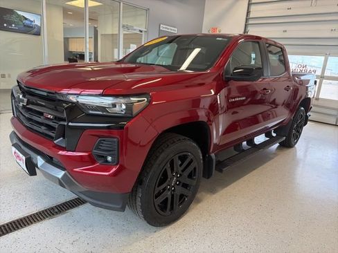 Used 2025 Chevrolet Colorado Z71 w/ Technology Package AWD/4WD image 5