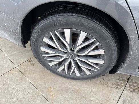 Used 2024 Nissan Altima 2.5 SV image 10