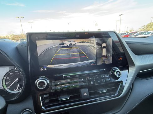 Certified 2022 Toyota Highlander Platinum image 9