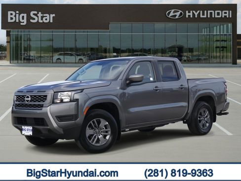 Used 2025 Nissan Frontier SV image 1
