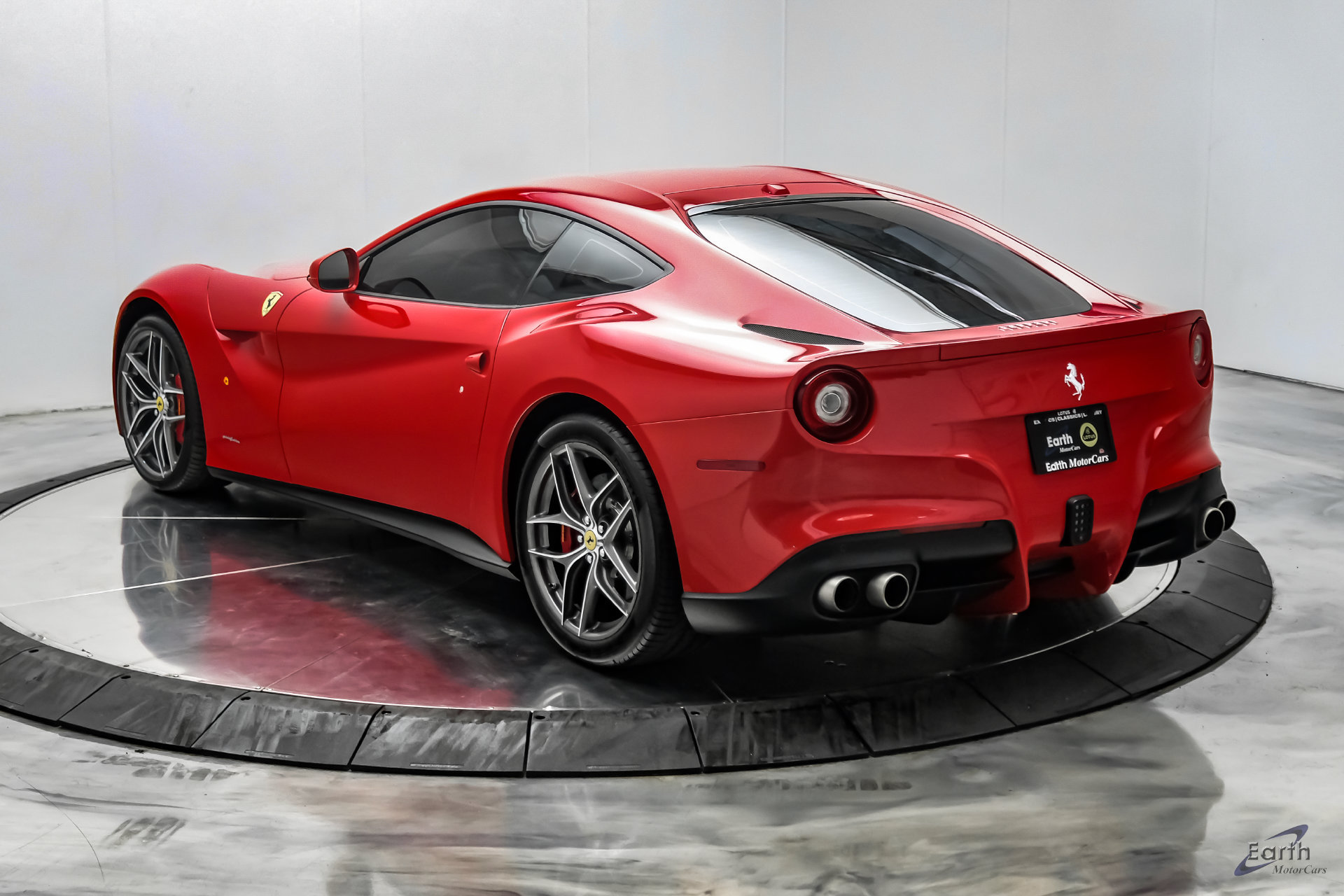 Used 2015 Ferrari F12 Berlinetta RWD image 14