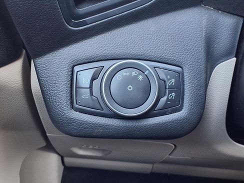 Used 2019 Ford Escape SE image 9