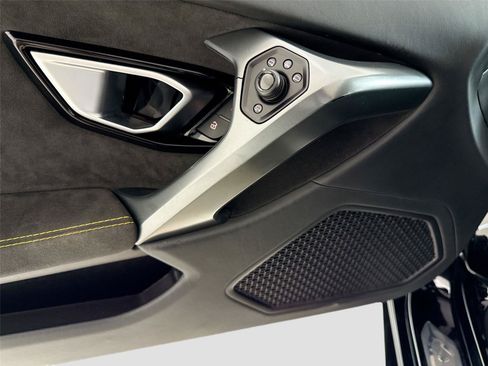 Used 2018 Lamborghini Huracan LP 580-2 RWD image 12