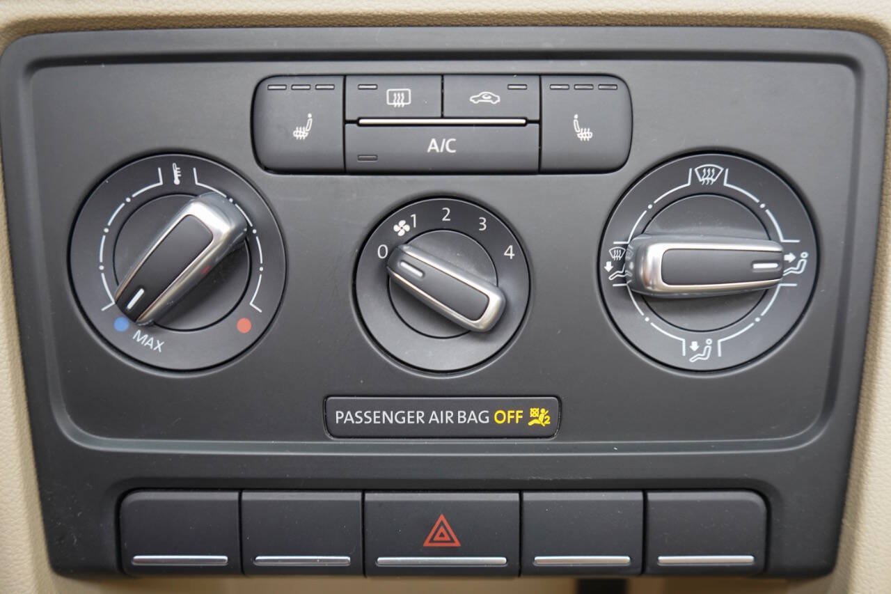 Used 2015 Volkswagen Beetle TDI FWD image 73