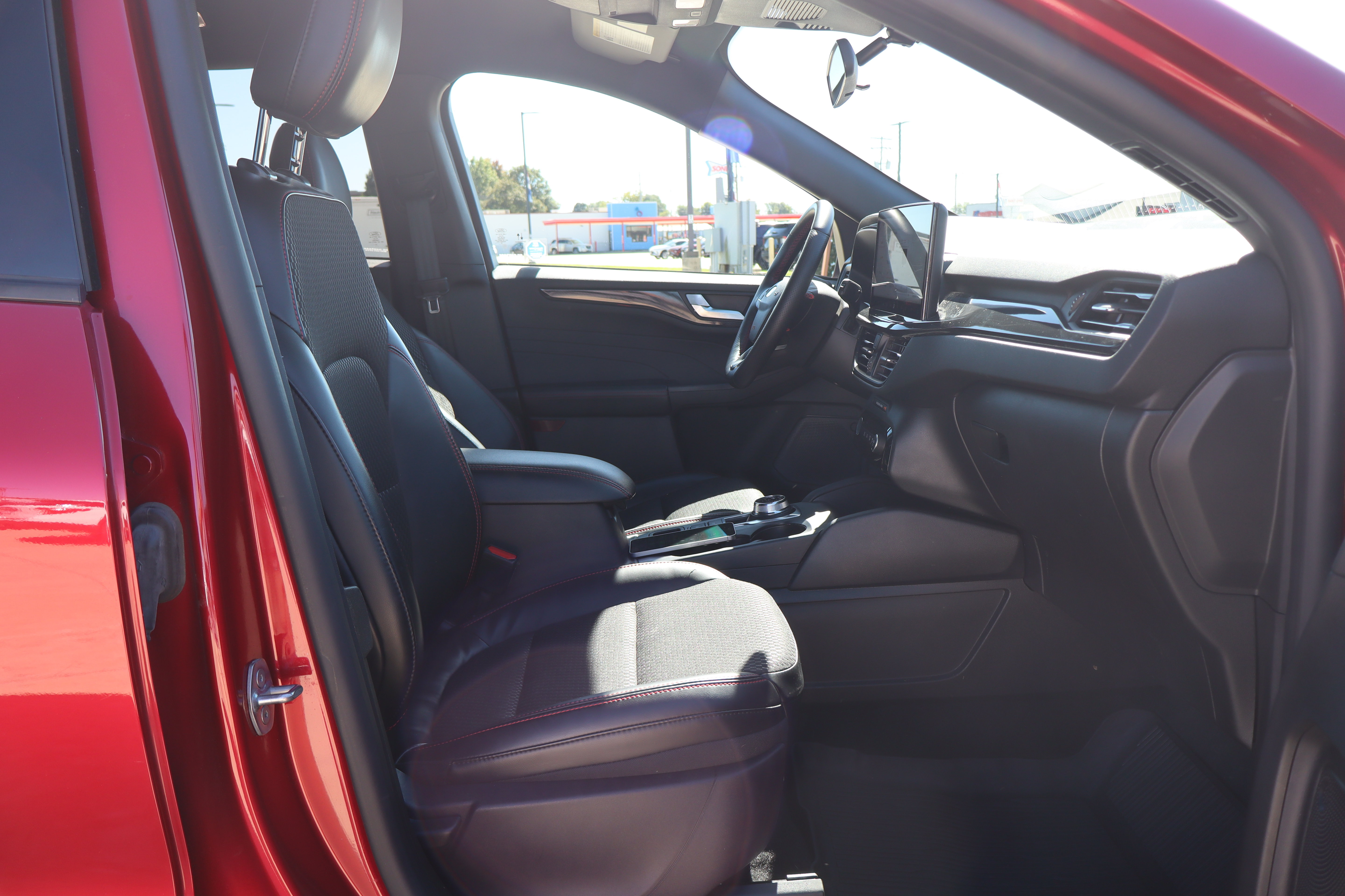 Used 2024 Ford Escape ST-Line w/ Tech Pack #1 AWD/4WD image 12