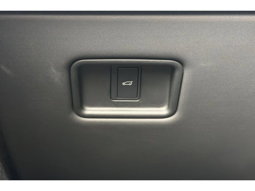 Used 2025 Land Rover Range Rover Sport SE AWD/4WD image 32