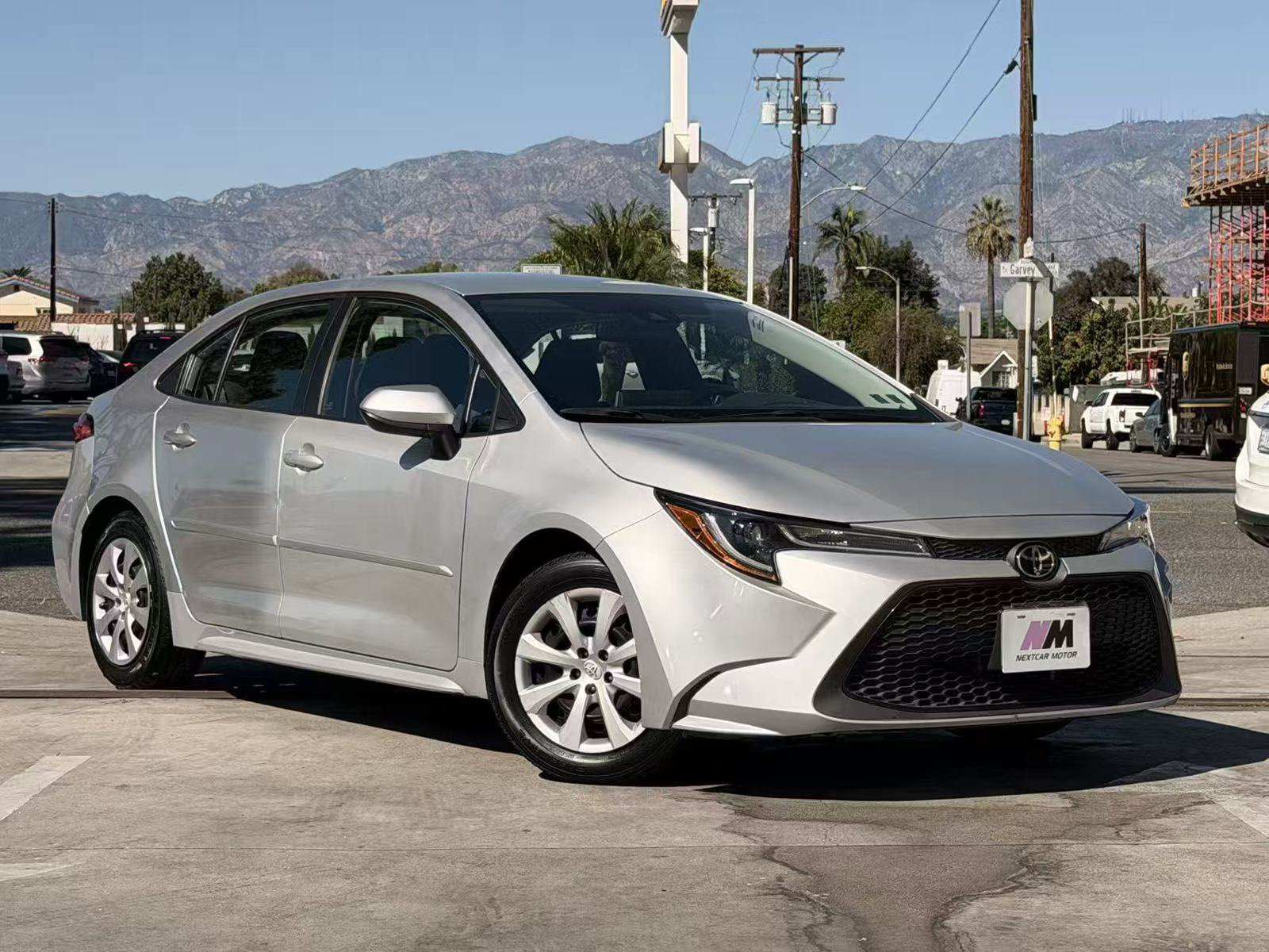 Used 2020 Toyota Corolla LE FWD image 4