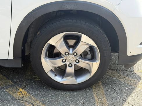 Used 2018 Honda HR-V LX image 9