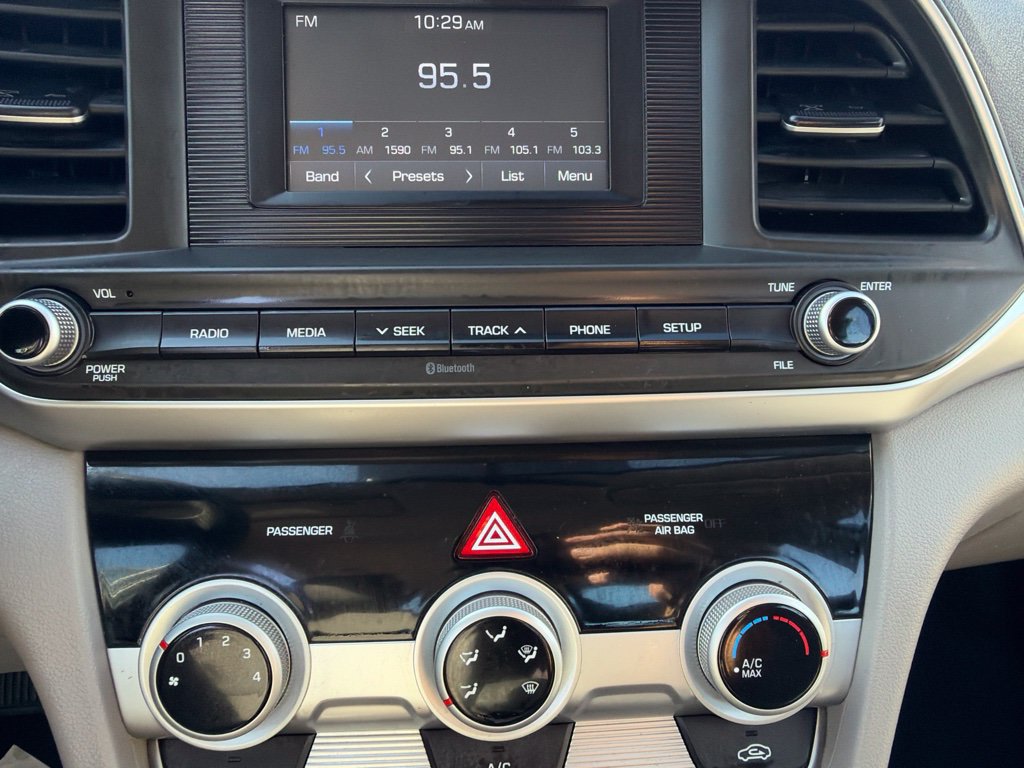 Used 2019 Hyundai Elantra SE FWD image 15