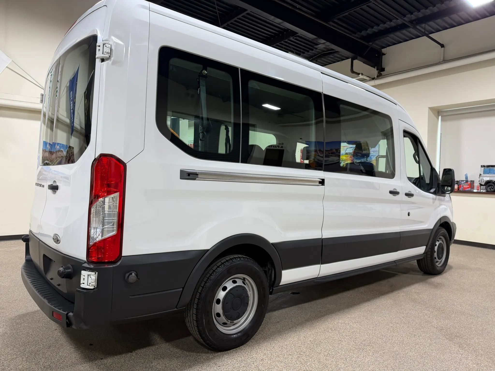 Used 2015 Ford Transit 350 XL RWD image 17
