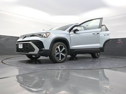 New 2026 Volkswagen Taos SEL image 30