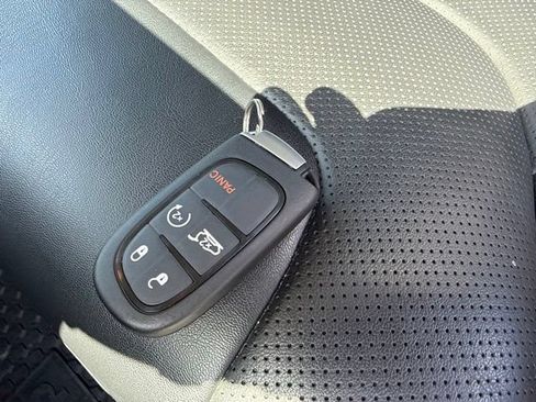 Used 2022 Jeep Cherokee Trailhawk w/ Sound & Nav Group AWD/4WD image 12