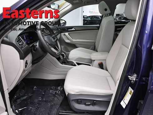 Used 2023 Volkswagen Tiguan SE AWD/4WD image 13
