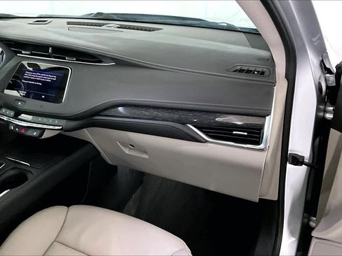 Used 2020 Cadillac XT4 Premium Luxury w/ Cold Weather Package image 19