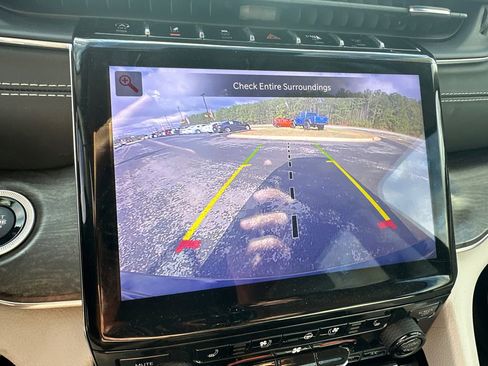 Used 2023 Jeep Grand Cherokee Overland image 29