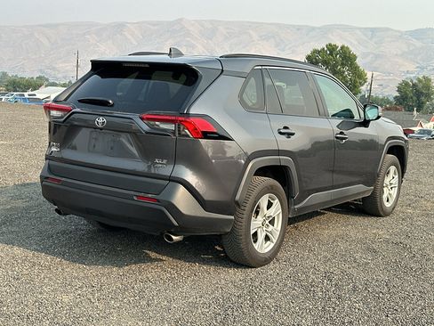 Certified 2020 Toyota RAV4 XLE w/ XLE Grade Weather Package AWD/4WD image 8