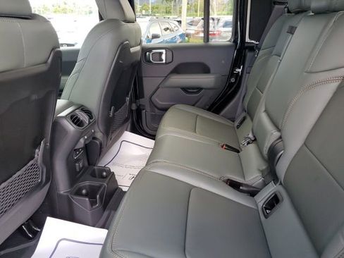 New 2025 Jeep Gladiator Mojave image 9