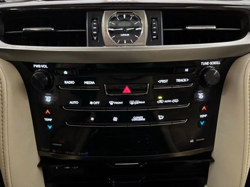 Used 2018 Lexus LX 570 4WD image 21