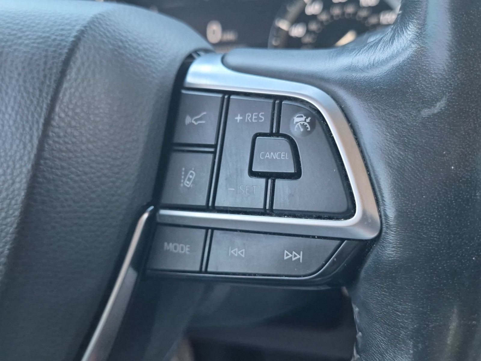 Used 2021 Toyota Highlander Limited FWD image 14