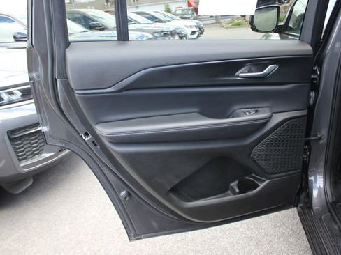 Used 2023 Jeep Grand Cherokee L Altitude AWD/4WD image 21