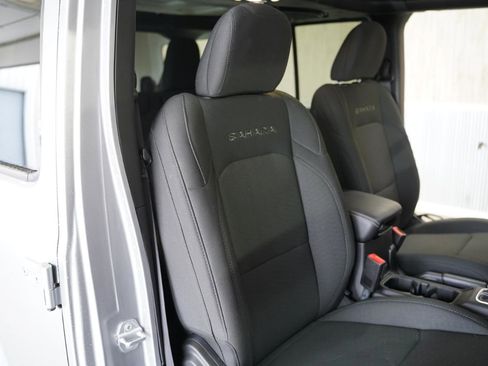 Used 2019 Jeep Wrangler Unlimited Sahara w/ Cold Weather Group image 30