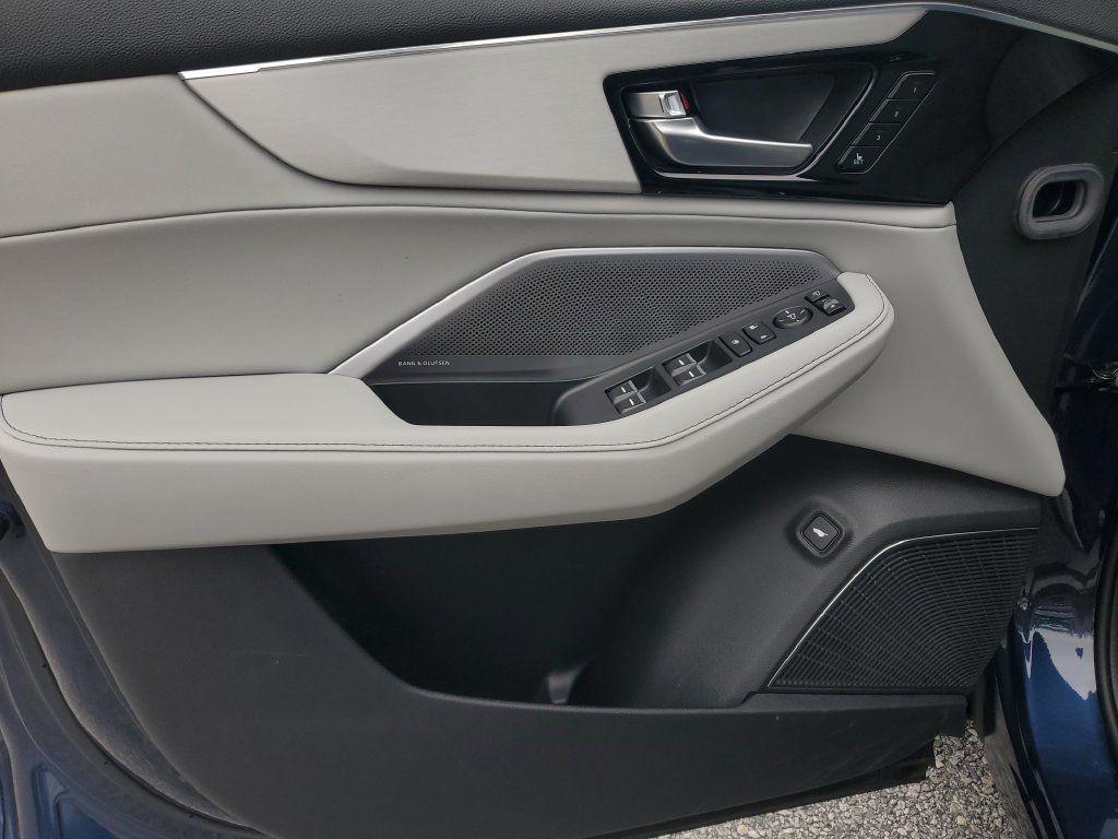 Certified 2026 Acura MDX w/ Technology Package FWD image 19