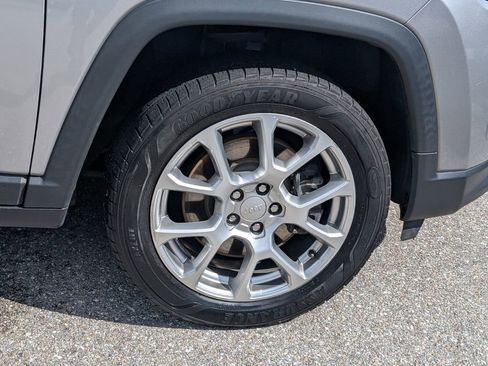 Used 2023 Jeep Compass Latitude image 9