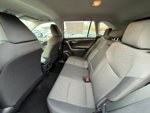Used 2021 Toyota RAV4 XLE AWD/4WD image 24