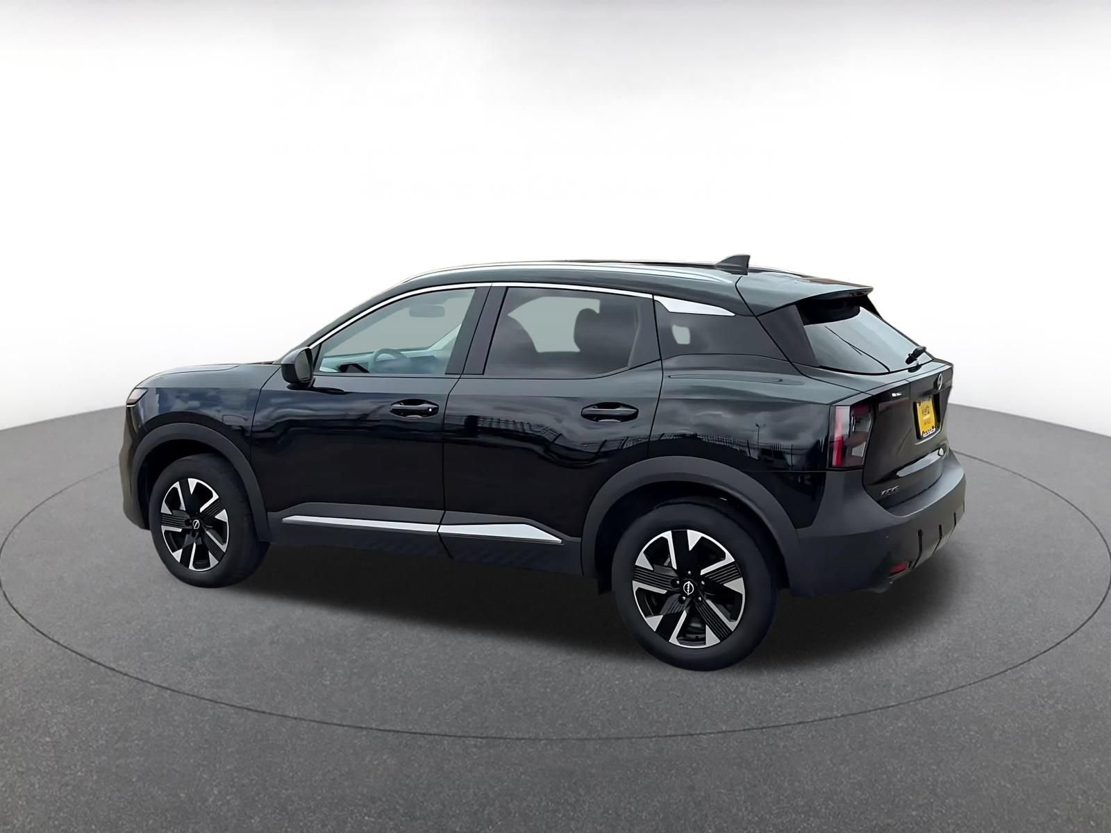 Used 2026 Nissan Kicks SV w/ Cold Weather Package AWD/4WD image 9